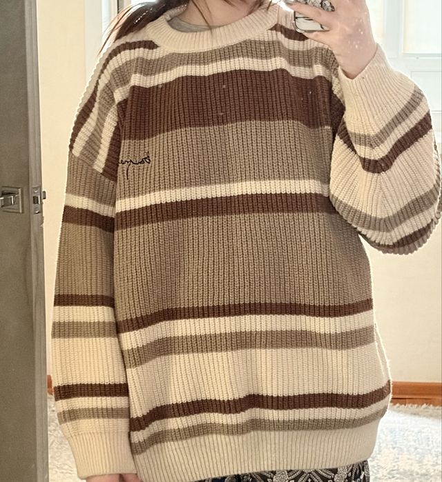 продам 3 вязанных свитера