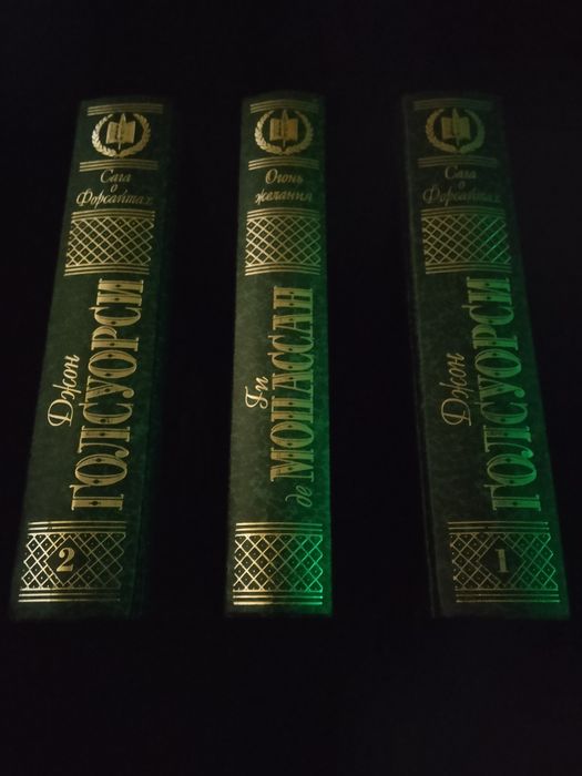 Книги для украшения интерьера