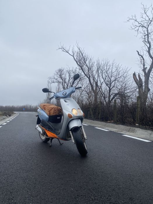 De vanzare scuter 2t 80cc mici probleme la carene