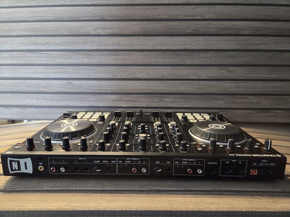 Native Instruments Traktor Kontrol S4 MK2 – Controller DJ 4 Deck – Perfect Funcțional