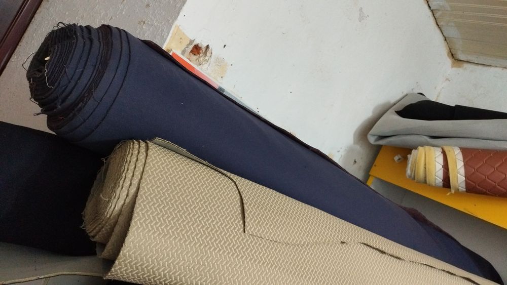 Material pentru plafon și materiale textile cu burețel pentru tapițeri