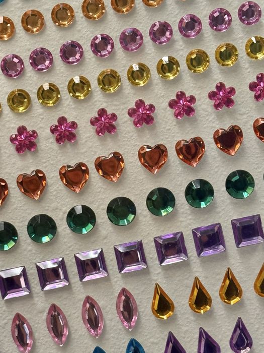 Stickere autocolante cu pietre pretioase