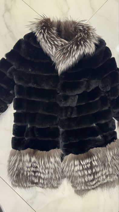 Палто от естествен косъм норка и лисица.