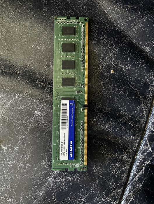 DDR3 RAM плочи ADATA по 2 GB и 4 GB.