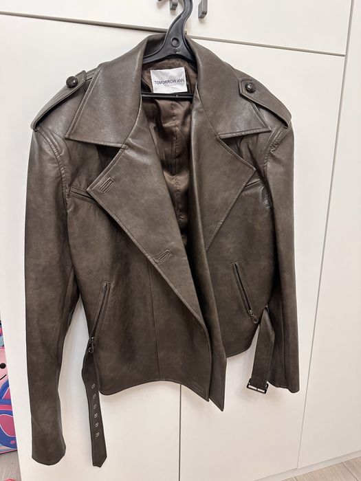 Кожаная куртка(коричневая)