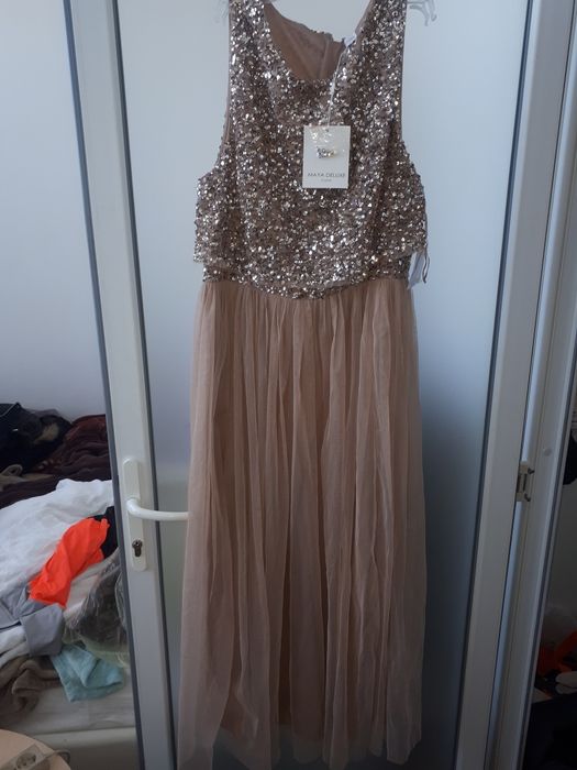 Vand rochii pt evenimente