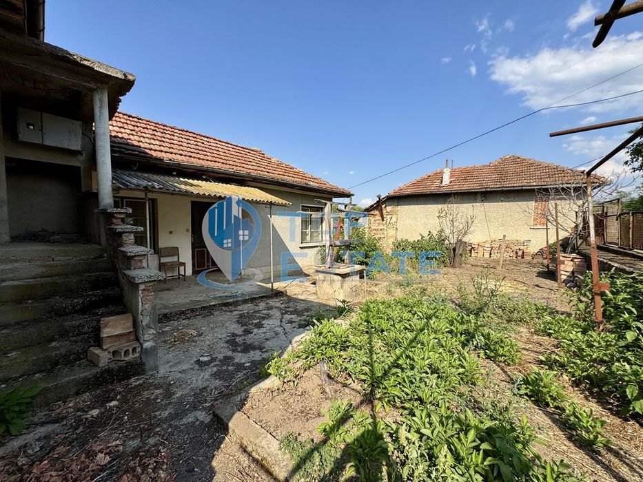 Тухлена къща с кладенец в село Добри дял, област Велико Търново