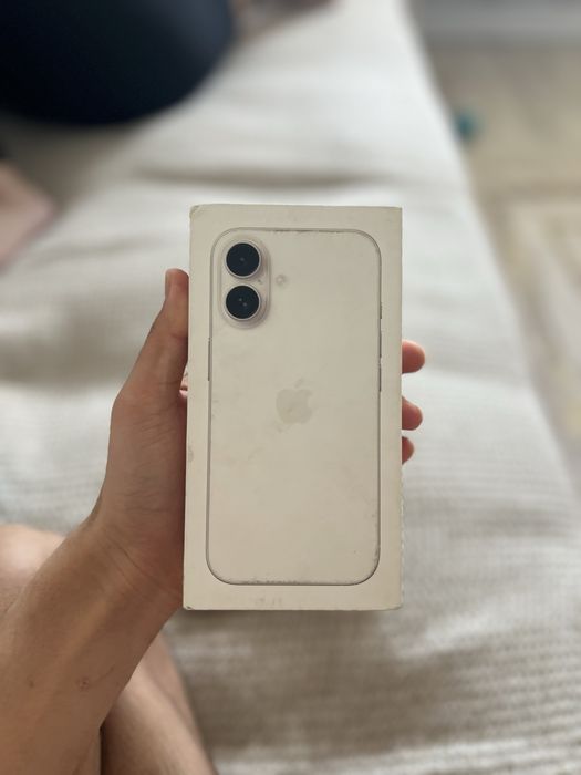 iPhone 16 телефон
