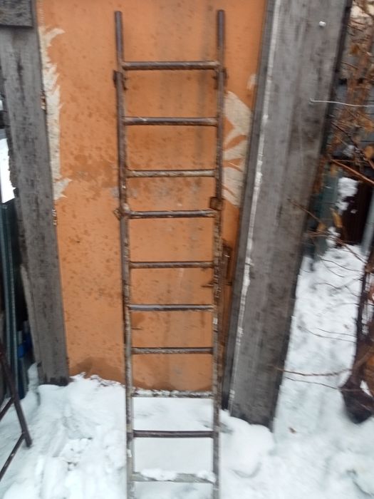 Продам лестницу стремянку высота 2 м