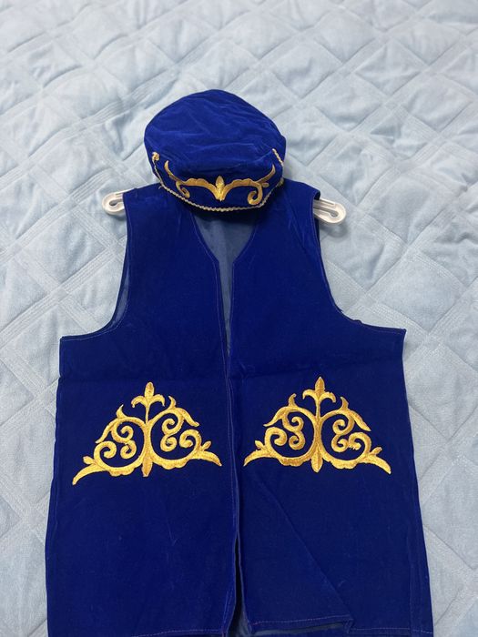 Продам жилетку с тюбитейкой, на 9-10 лет