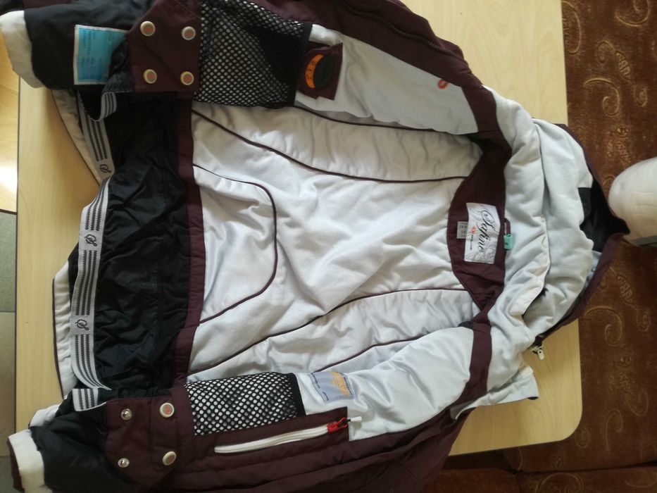 Продавам дамско скиорско яке