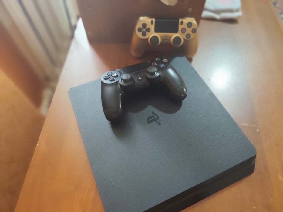 Игровая приставка Ps4 slim