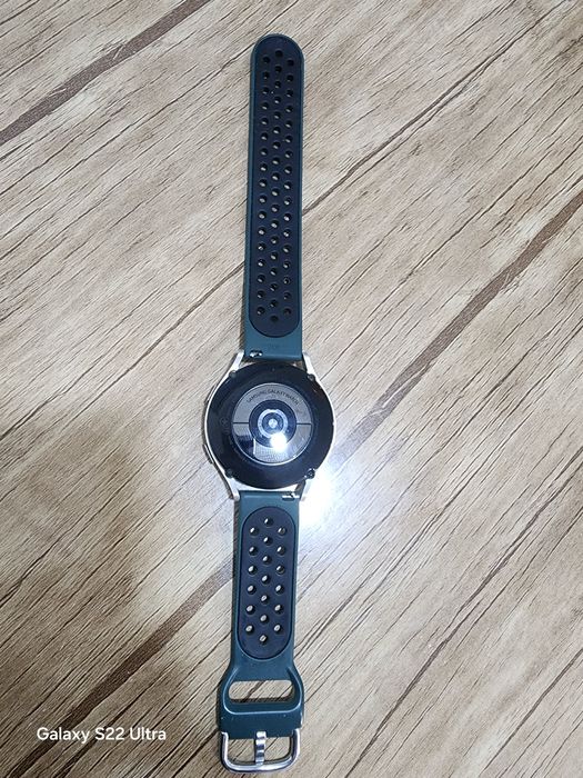 Samsung Galaxy Watch 4. 44mm
Состояние хорошее — есть небольшие ца