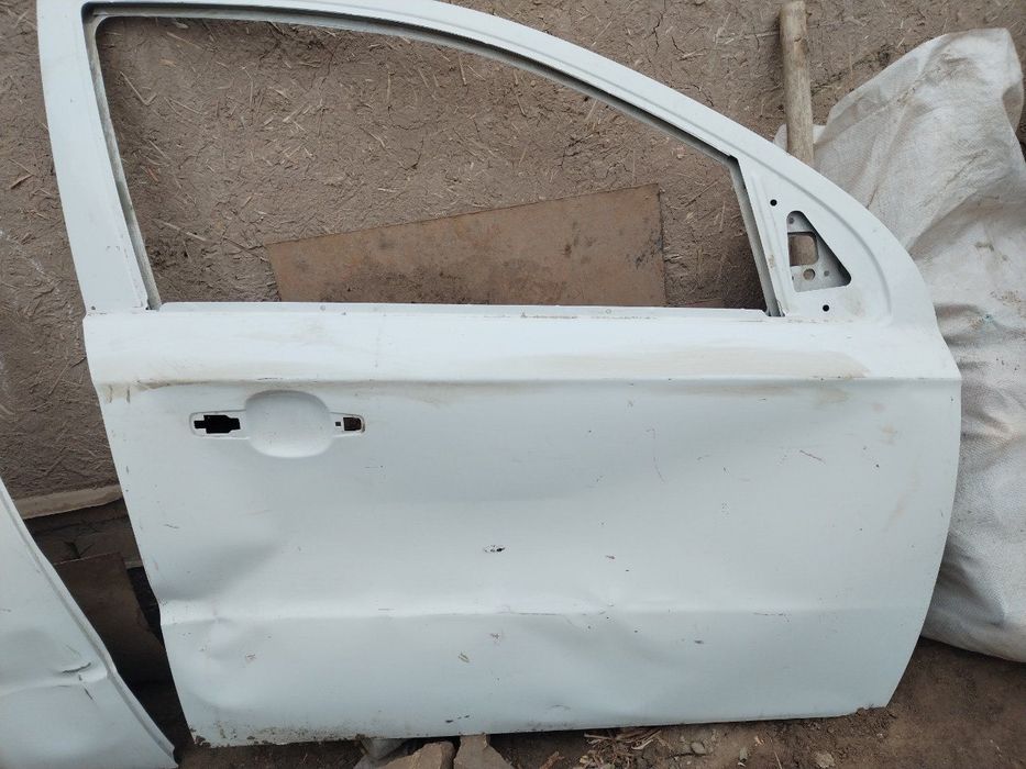 Nexia 3 ni eshiklari sotiladi