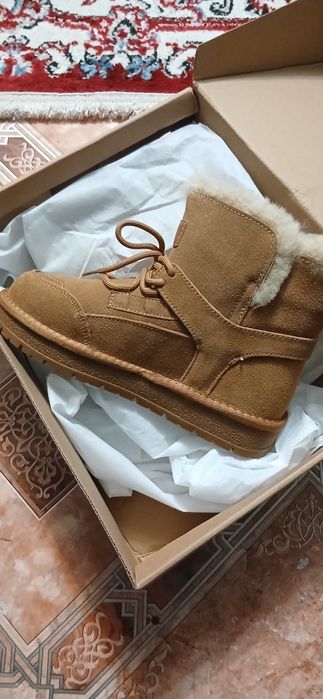 Продам угги 38р,  новые