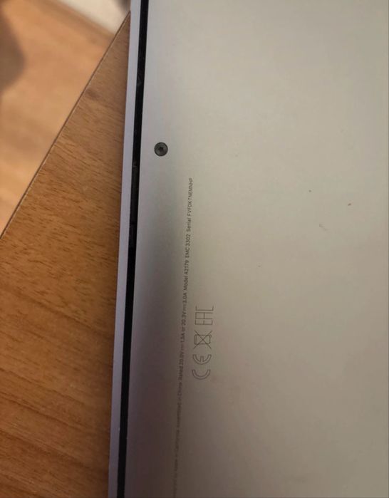 MacBook 2020 A2179 Defect i5, 8GB RAM / 256GB SSD