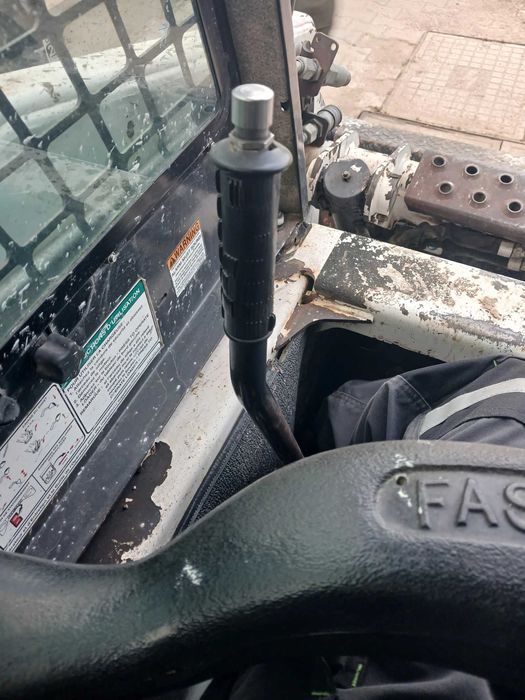 Мини челни товарачи Bobcat S 100