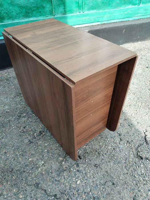 Срочно продам стол книжку в отл. сост.