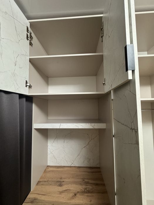 Продам спальный шкаф новый