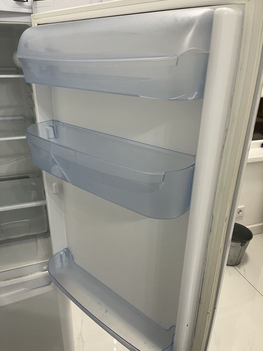 Продам холодильник indesit