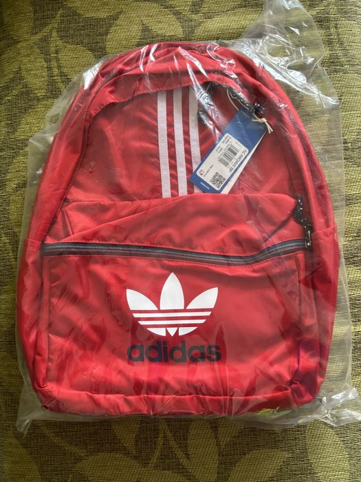 Тънка раница Hummel и нови раници на Adidas