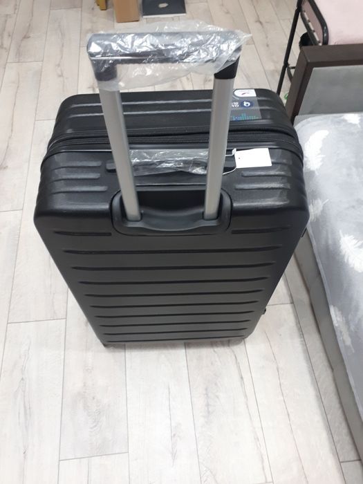 Чемодан L новый 21.000