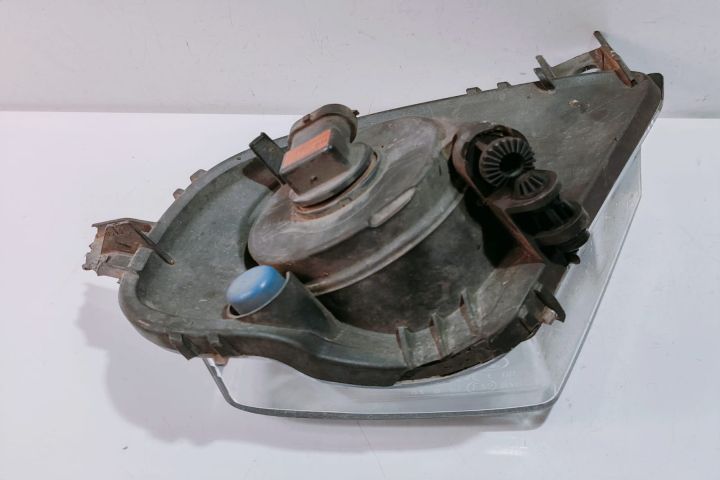 Far Ceata proiector dreapta cu defect 17003702 BMW Seria 3 E90