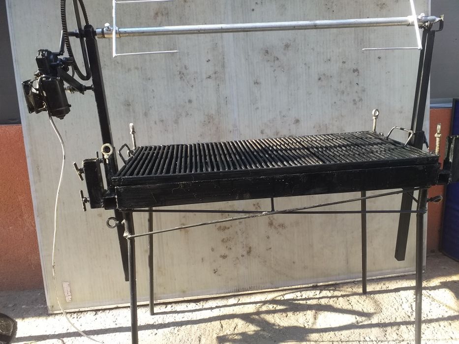 Rotisor electric cu trei viteze