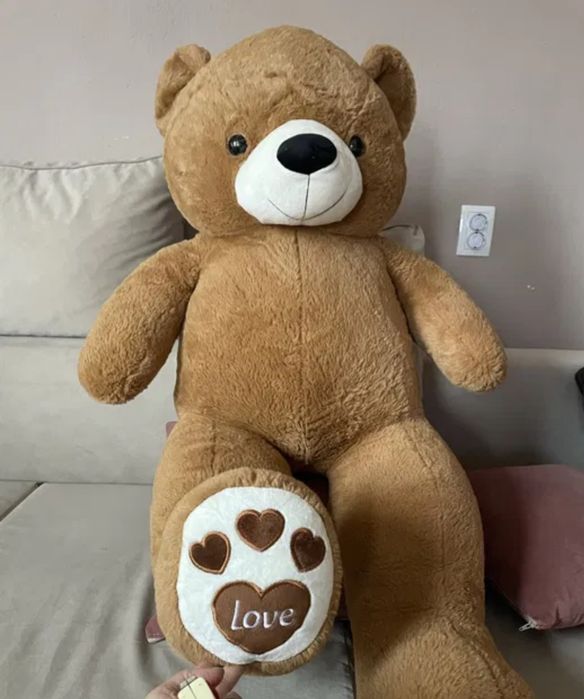 Голям плюшен мечок