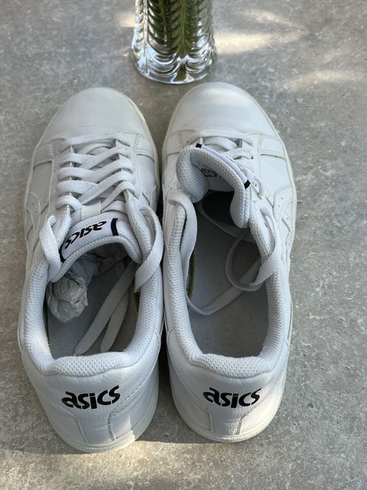 Adidasi    Asics