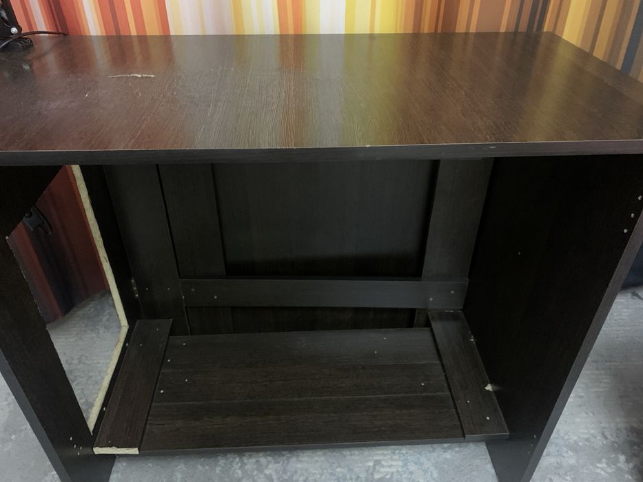 Отдам стол за шоколадку