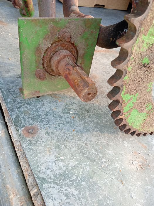 Ax caii John Deere 1085