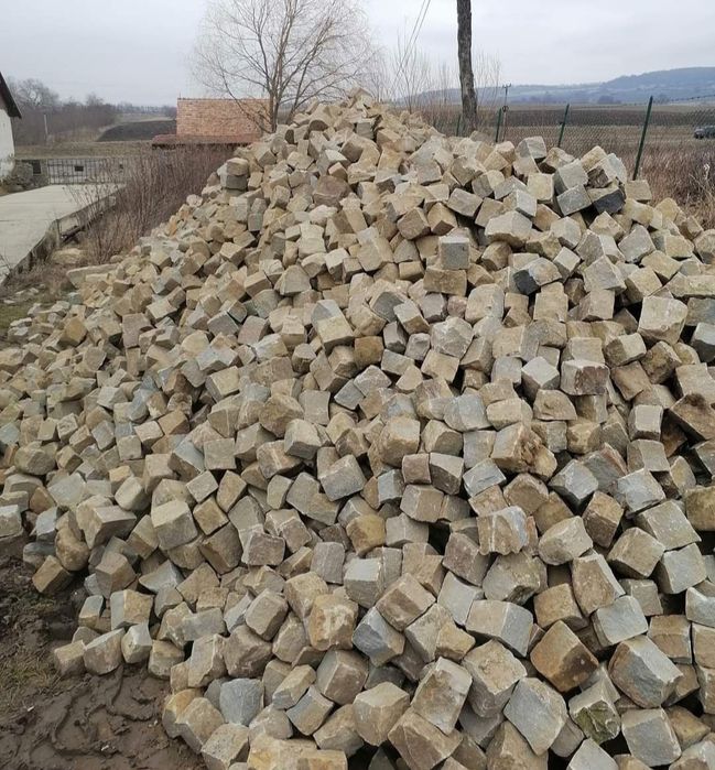 Pavaj din piatra cubica