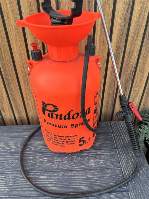 Aparat sub presiune manual de stropit pomii