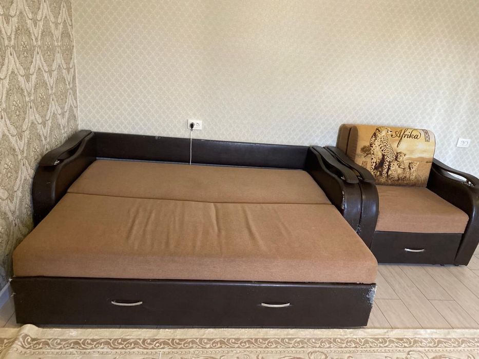 Диван с креслом раскладные б/у