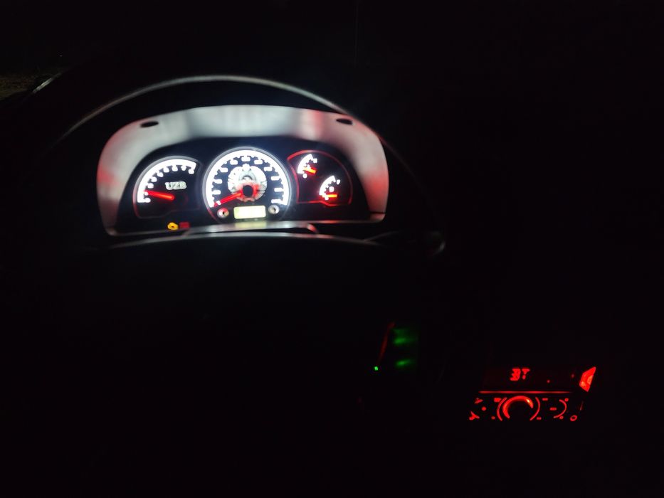 Nexia 2 1.6 sotiladi