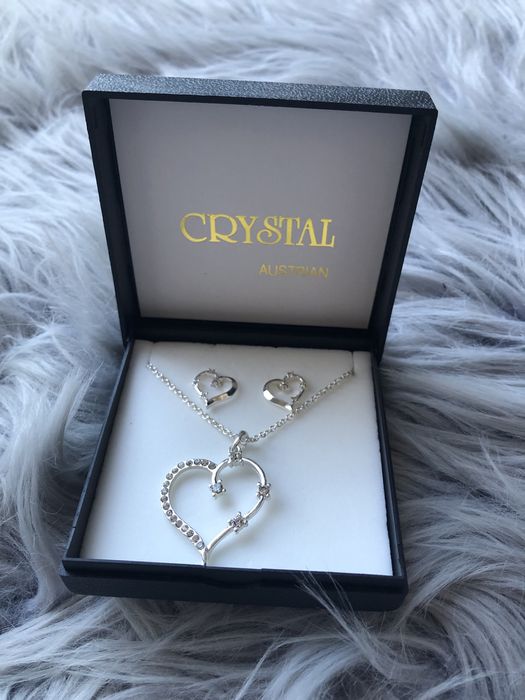 Комплект обеци и колие