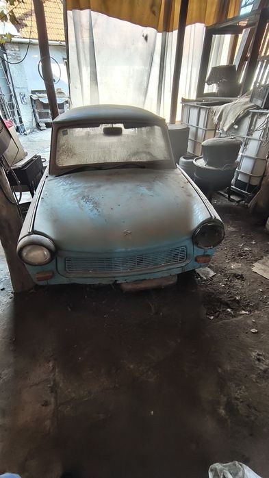 Trabant albastru