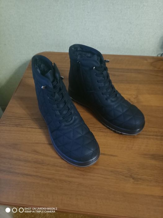 Женские зимние ботинки