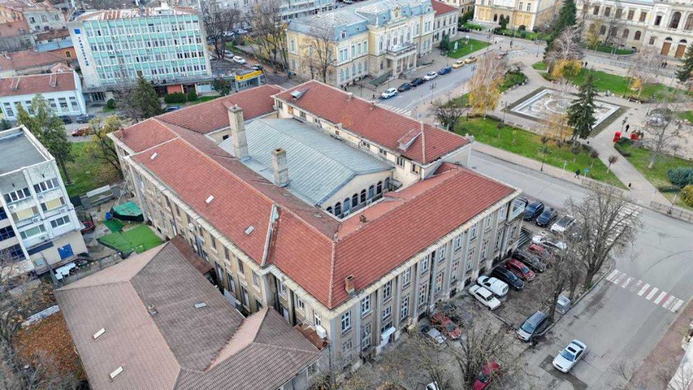 Дава се под наем Заведение в Русе, Център - 750 кв.м за 11221.53 € - Снимка #12