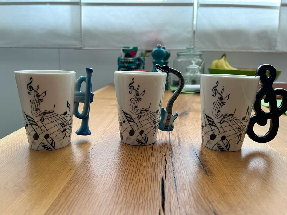 3бр. чаши с дръжки във формата на музикални инструменти