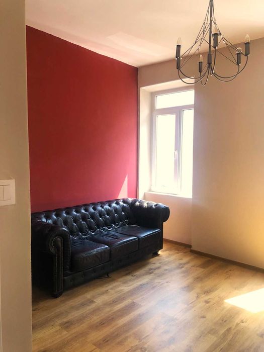 Дава се под наем Тристаен апартамент в София, Център - 80 кв.м за 700 € - Снимка #1