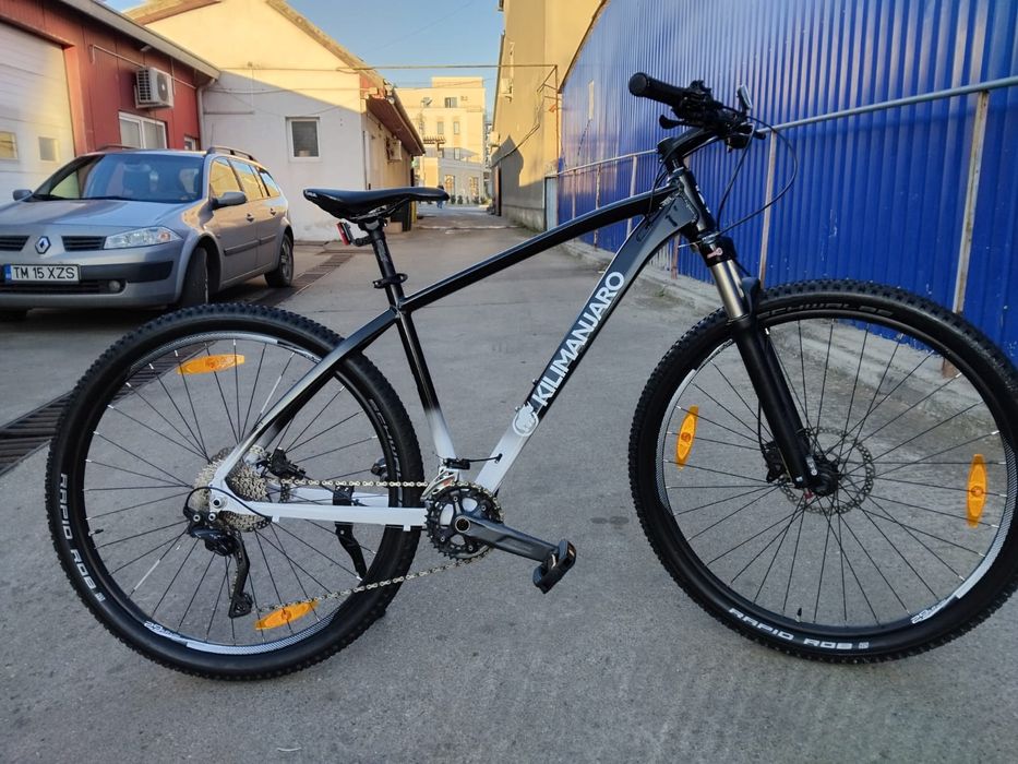 Vând bicicleta din aluminiu