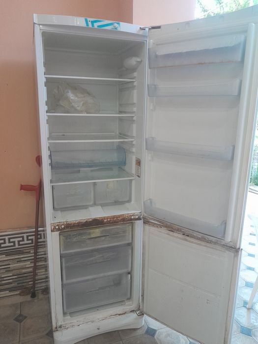 Холодильник Indesit