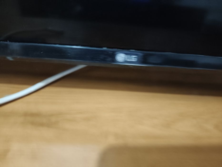 Продам телевизор на запчасти