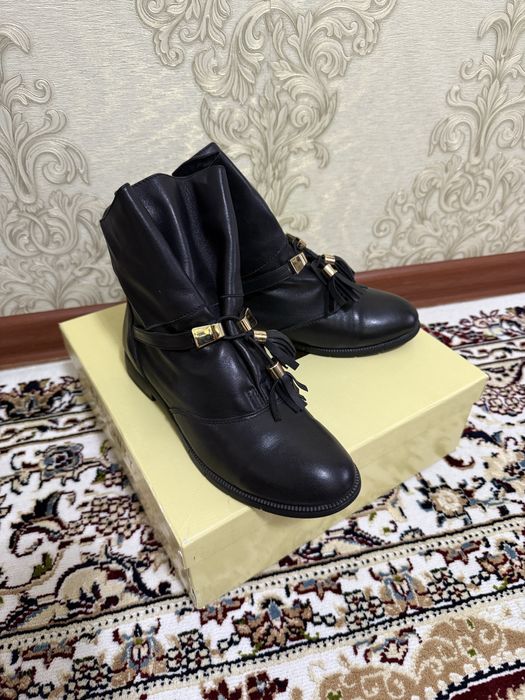 Женские демисезонные ботинки