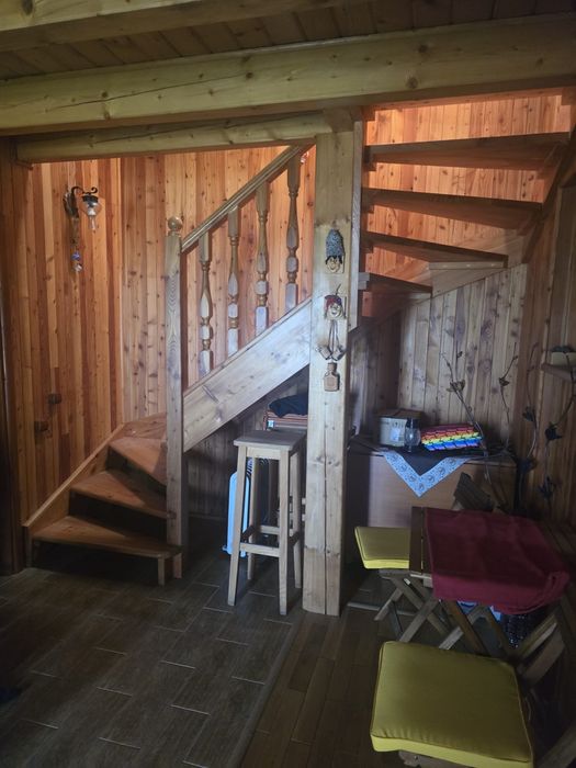 casa de lemn mobilata complet
