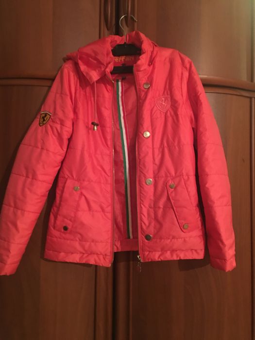 Продам легкую куртку для весны