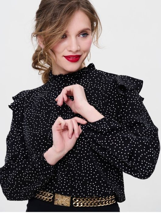 Женская блузка в горошек