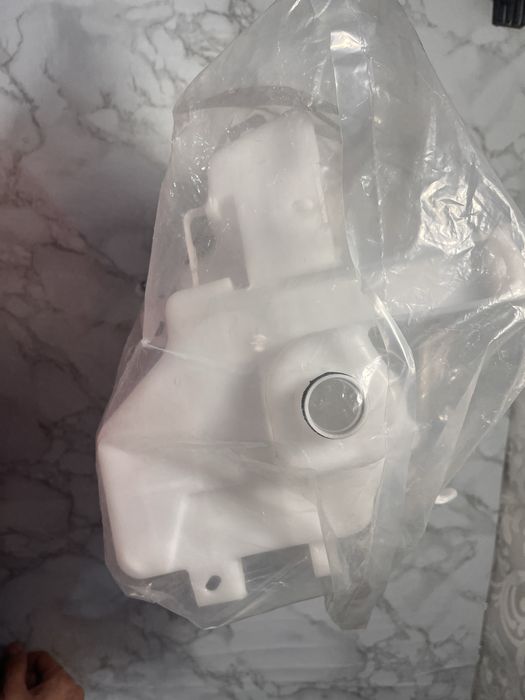 Бочок для стекло омывателя Rav4